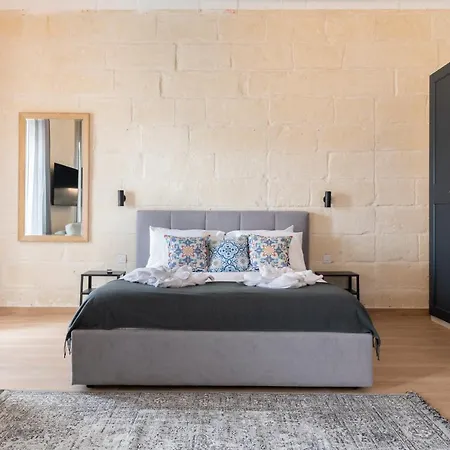 Collection - Felix Valletta